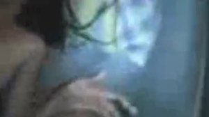 Video POV di una pelosa amatoriale rumena che fa un pompino