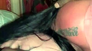 Mellemracial blowjob med sløret hoved og stor sort pik