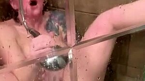 Kizárólagos HD videó amatőr párokról, akik együtt zuhanyoznak és elélveznek