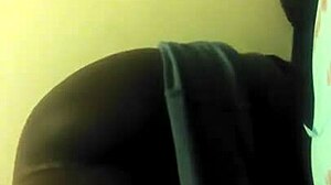 Otro video porno gay de alta calidad con pedos y juego de culo
