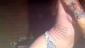 Yksinoikeudella varustettu fetissivideo, jossa esiintyy nuori amatööri-latina, jolla on iso kyrpä