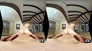 Порно виртуальной реальности с маленькой брюнеткой-подростком на кухне