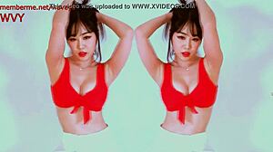 La belleza asiática Ari muestra sus habilidades de twerking en video HD