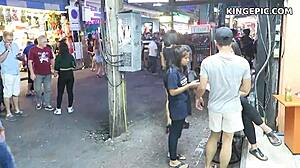 Thailandsk teenager bliver fanget på skjult kamera i en fantastisk sexscene