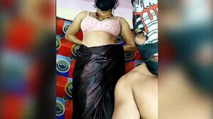 Amatőr indiai pár forró szexet folytat