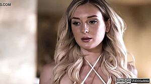 Tonåring med små bröst blir hårt knullad i porrstjärnans hardcore-video