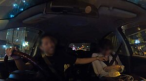 Japanska hentai nimfomanka Kansai dobija creampie u svom autu u HD videu