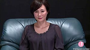 Amatør-husmor stønner høyt under analsex med Luna Akasaka