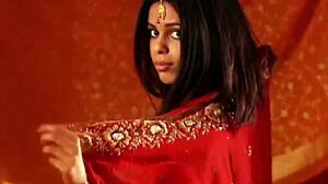 Verken de sensuele wereld van Indiase meisjes met stiptease en naaktheid