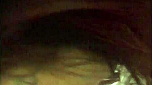 Posłuszna gejka otrzymuje głębokie gardło i wytrysk na twarz od dużego czarnego kutasa