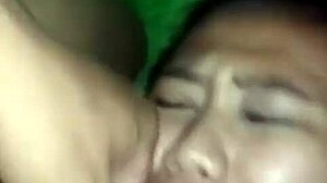 Indonesisk kone blir stygg og nyter ansiktsutløsning