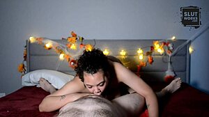 Interracial Amateur Blowjob: Babe mit großen Titten lutscht an Halloween einen großen Schwanz