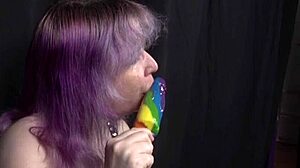 Candi Ravens joacă într-un videoclip de casă
