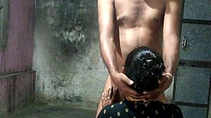 Indijska polsestra in nečakinja imata analni seks v tem XXX videu