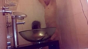 Min 18 år gamle selv engasjerer seg i seksuell aktivitet med en ukjent mann på et kystnært hotell i Uruguay