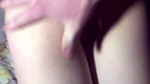 Латинская женщина наслаждается анальным и проникающим сексом в домашнем видео на вечеринке