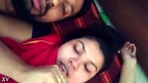 Nygift indisk par deler romantiske øjeblikke i hardcore video