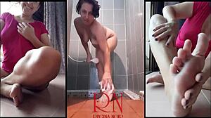 Milf strippar i badrummet och blir sensuell med body lotion