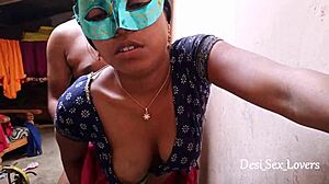Video seks luar ruangan pasangan kampung India yang dirakam di kamera