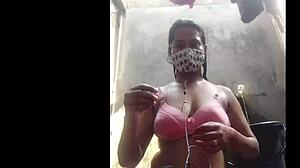 Bangladeshisk babe tar på seg en stor kuk i hardcore video