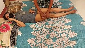 Cuplul din Bangladesh se bucură de futaiul strâns în pizdă și jocul anal