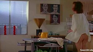 Джулиан Мур съблазнително изпълнение във филм от 1993 г