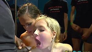 Orgie interraciala cu un fetishist care bea urina